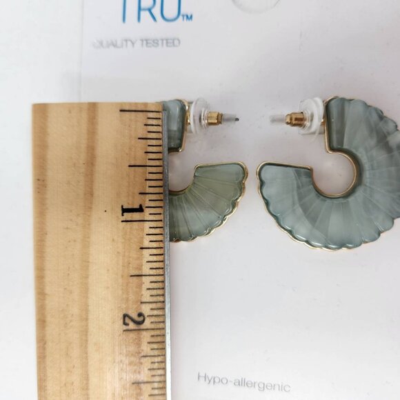 Lot of 2 Pairs Scalloped Earrings Time And Tru Hypo-Allergenic Earrings - Picture 5 of 8